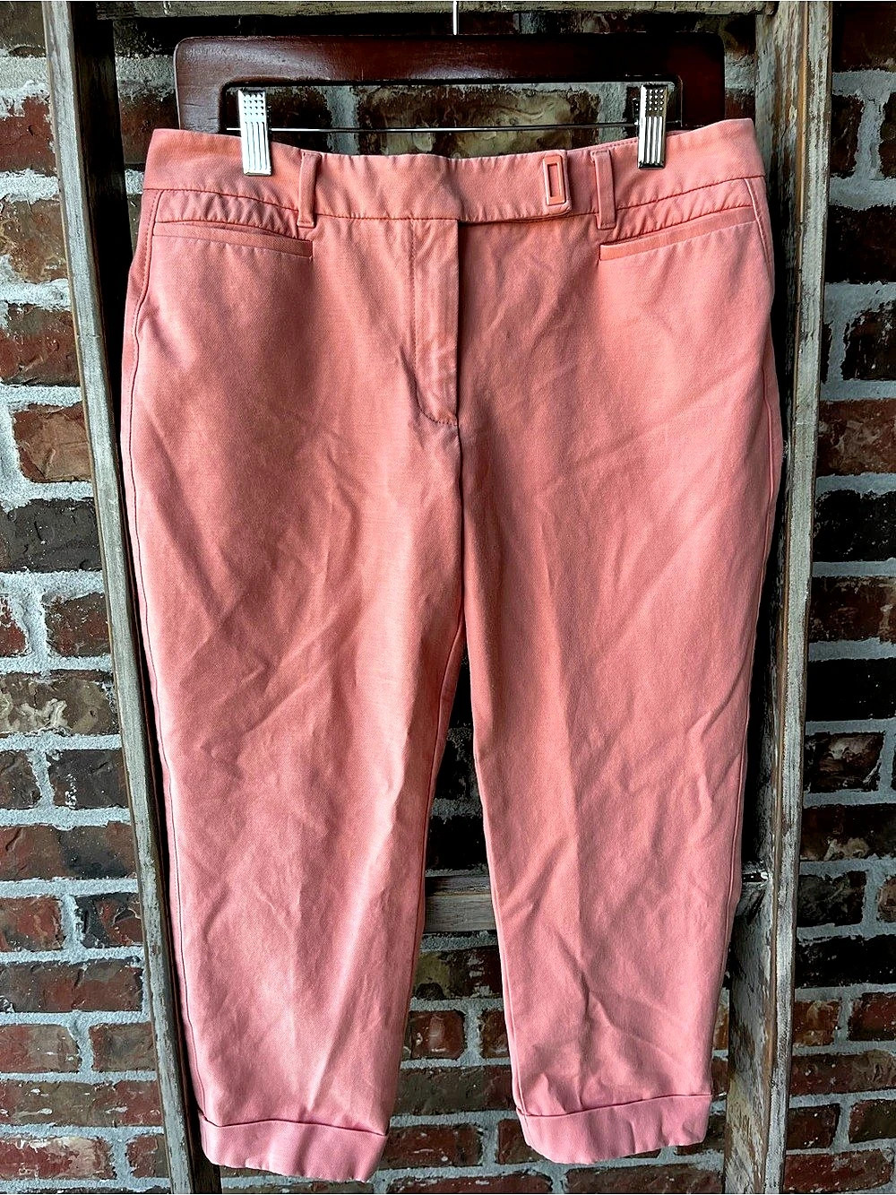 White House Black Market The Slim Crop Cropped Pants in Pink Size 8P Like New